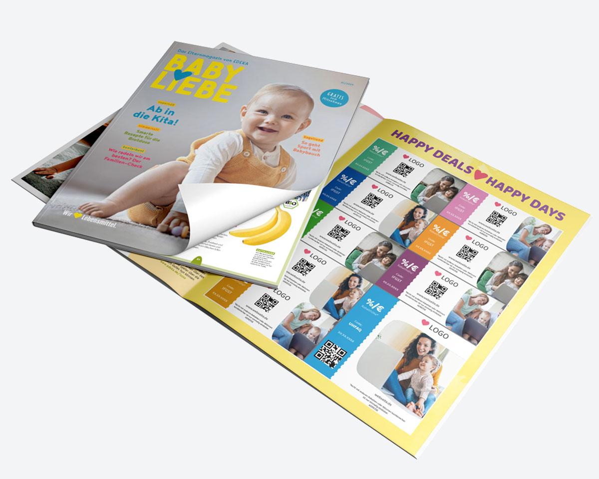 Gutscheinheft „Babyliebe“ mit aufgeschlagener Coupon-Seite „Happy Deals“